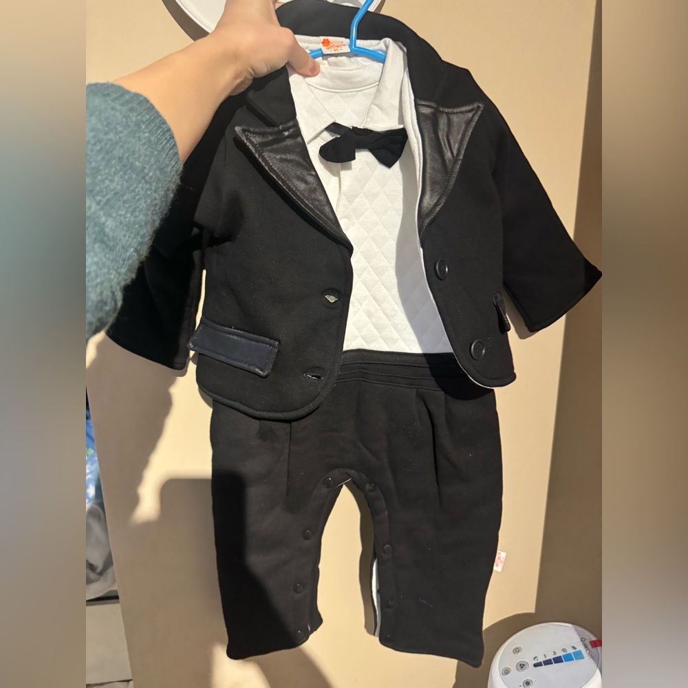 Baby boy tuxedo fits 95cm baby black brand new